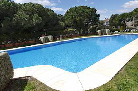 Middle floor Apartment for sale St Andrews | Cabopino Marbella swimming pool